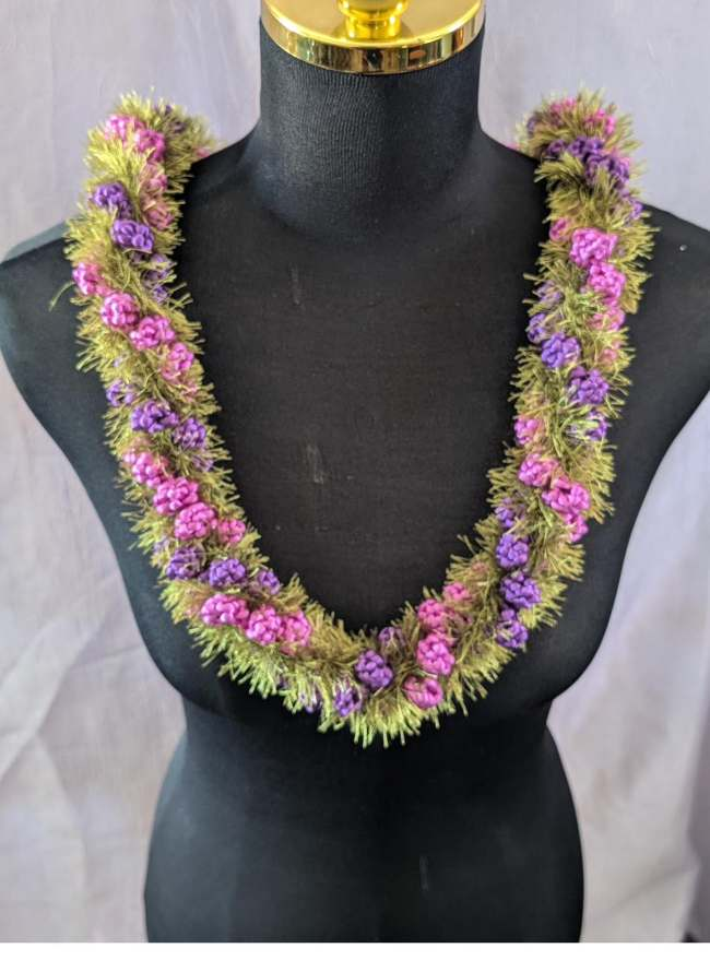 Green and yellow flower cluster crochet lei