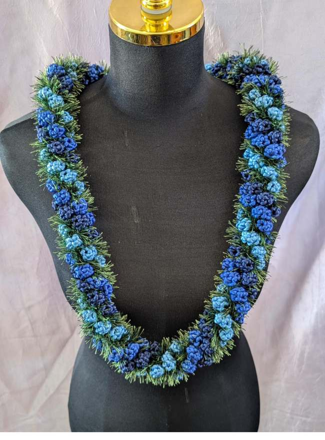Green and gold fluffy yarn lei